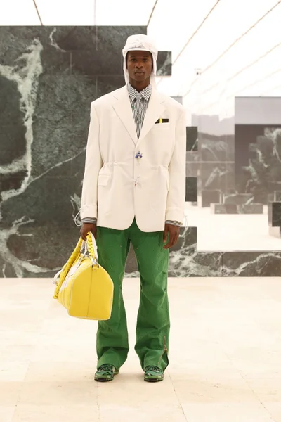 Look 22